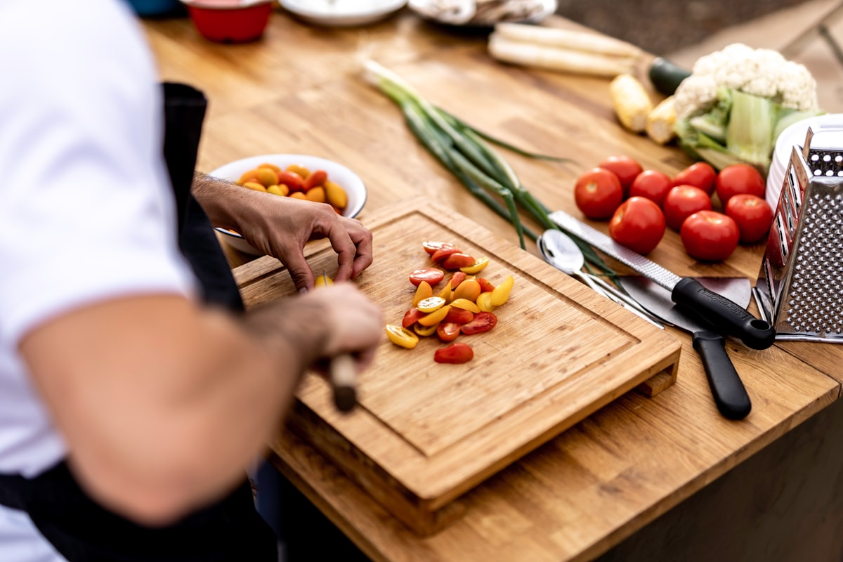 Salad Sayuran Segar dengan Dressing Buatan Sendiri